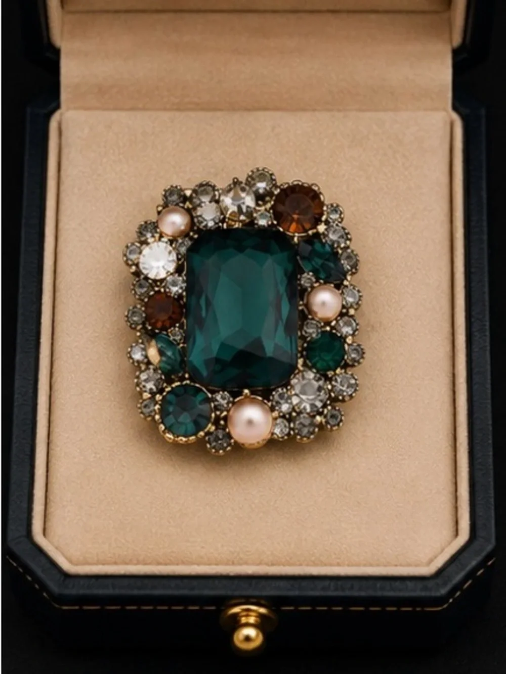 Vintage Emerald Green Crystal Brooch | Antique Gold Rhinestone Statement Pin
